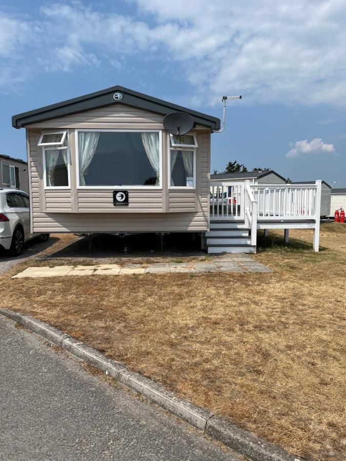 Beautiful Caravan In Trecco Bay! 74 Sycomore Bridgend  Exterior photo